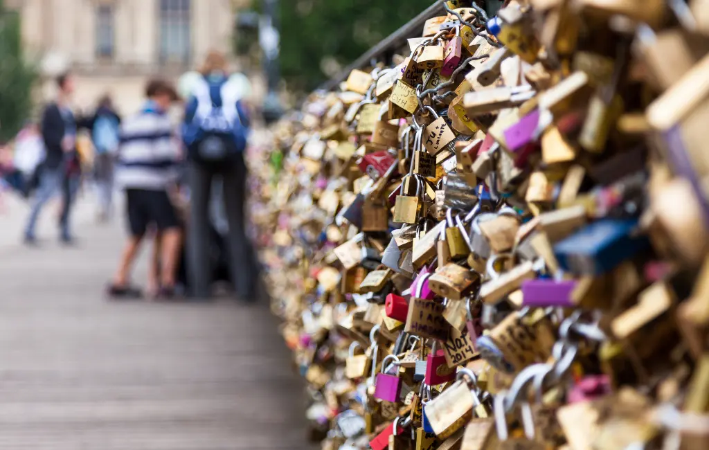 Cadenas d’amour : symbole d’amour et rituel de couple